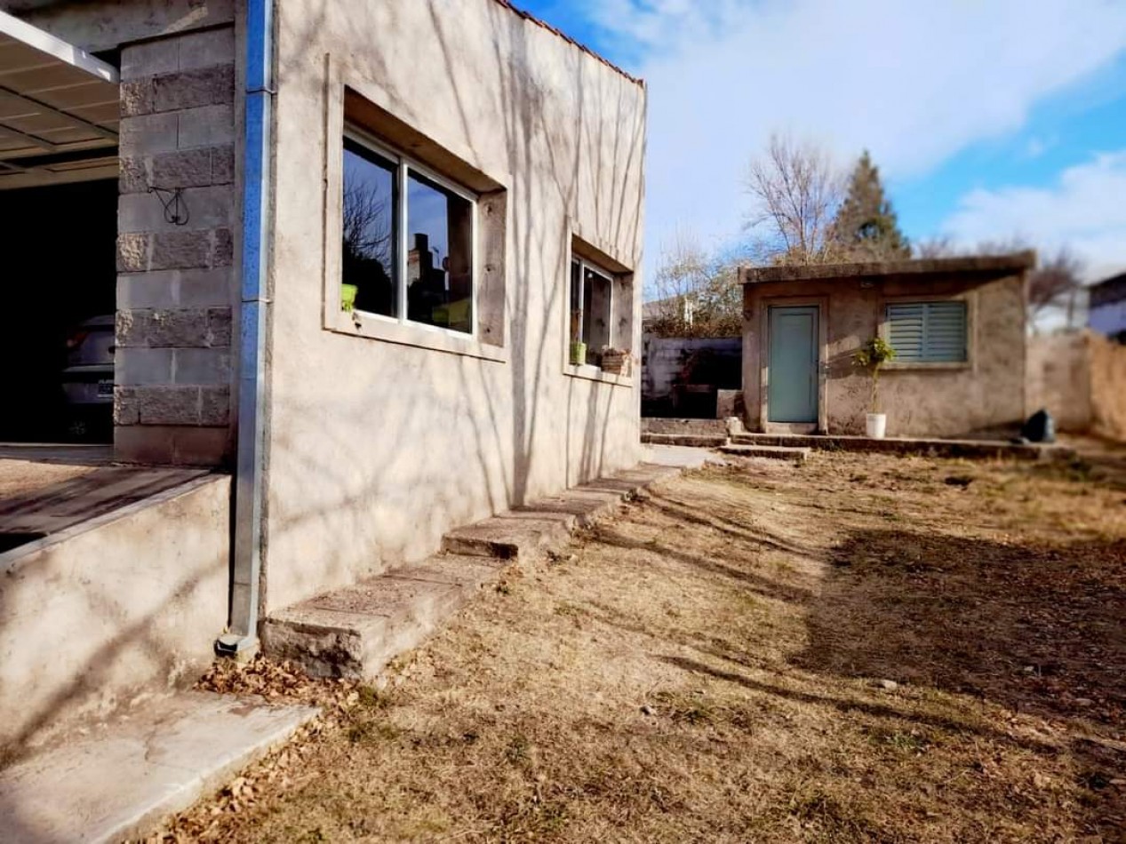 CASA EN VENTA. CASA DE DOS PLANTAS Y TRES DORMITORIOS EN BIALET MASSE. CA30