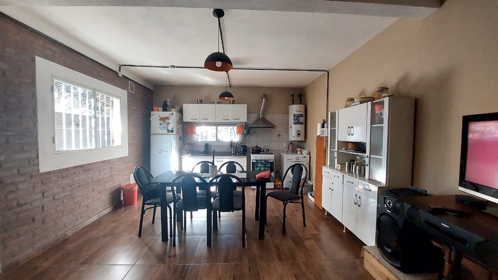 CASA A LA VENTA EN MALVINAS ARGENTINAS, CORDOBA. SOBRE IMPORTANTE AVENIDA. CA188F.