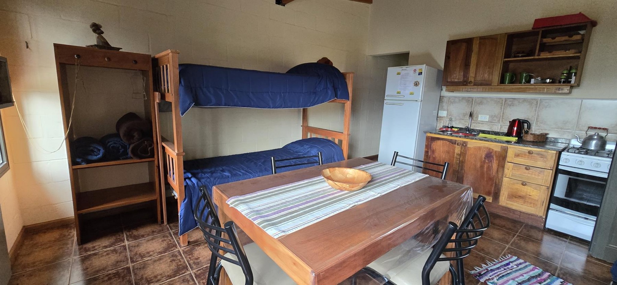 CASA CON 2 CABAÑAS TOTALMENTE EQUIPADAS EN ENTORNO NATURAL A LA VENTA. CA211