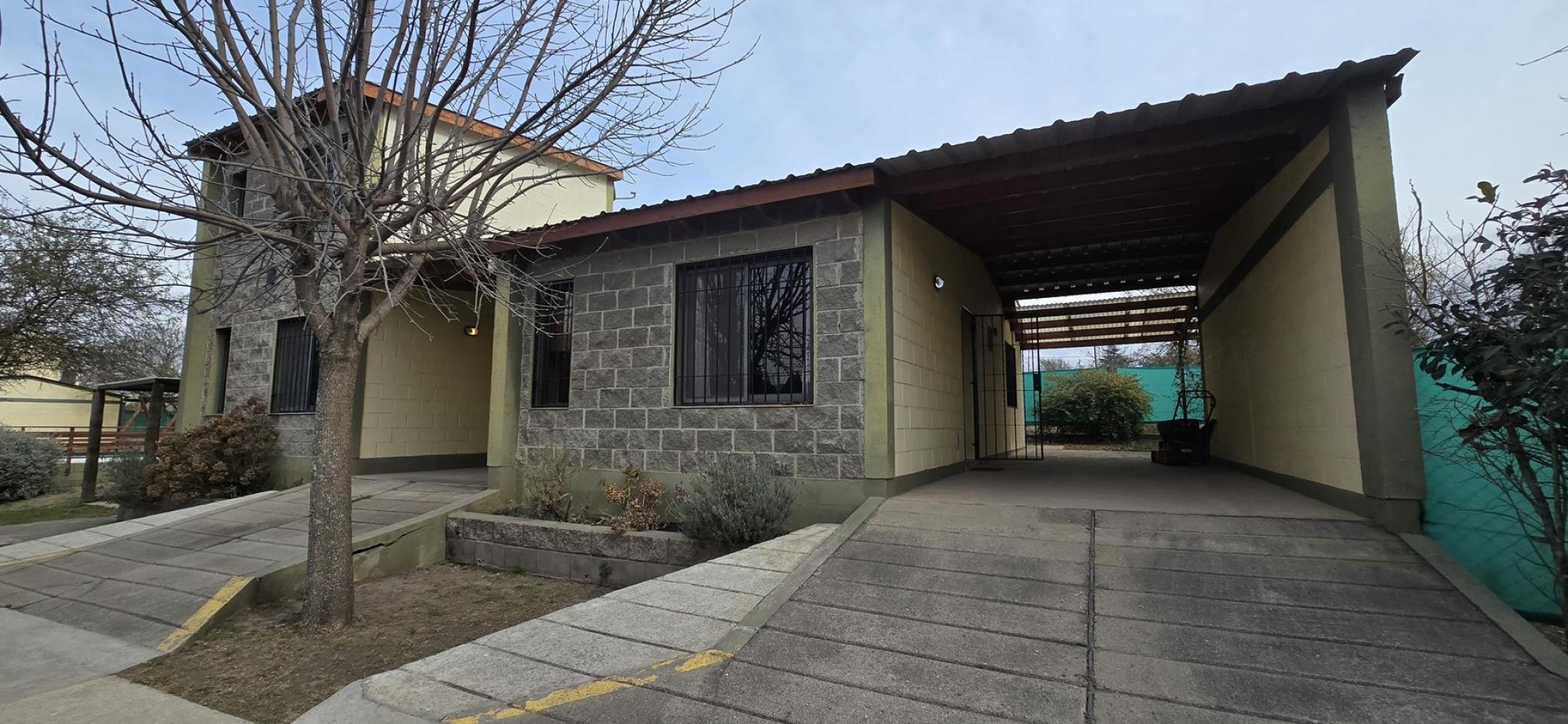CASA CON 2 CABAÑAS TOTALMENTE EQUIPADAS EN ENTORNO NATURAL A LA VENTA. CA211