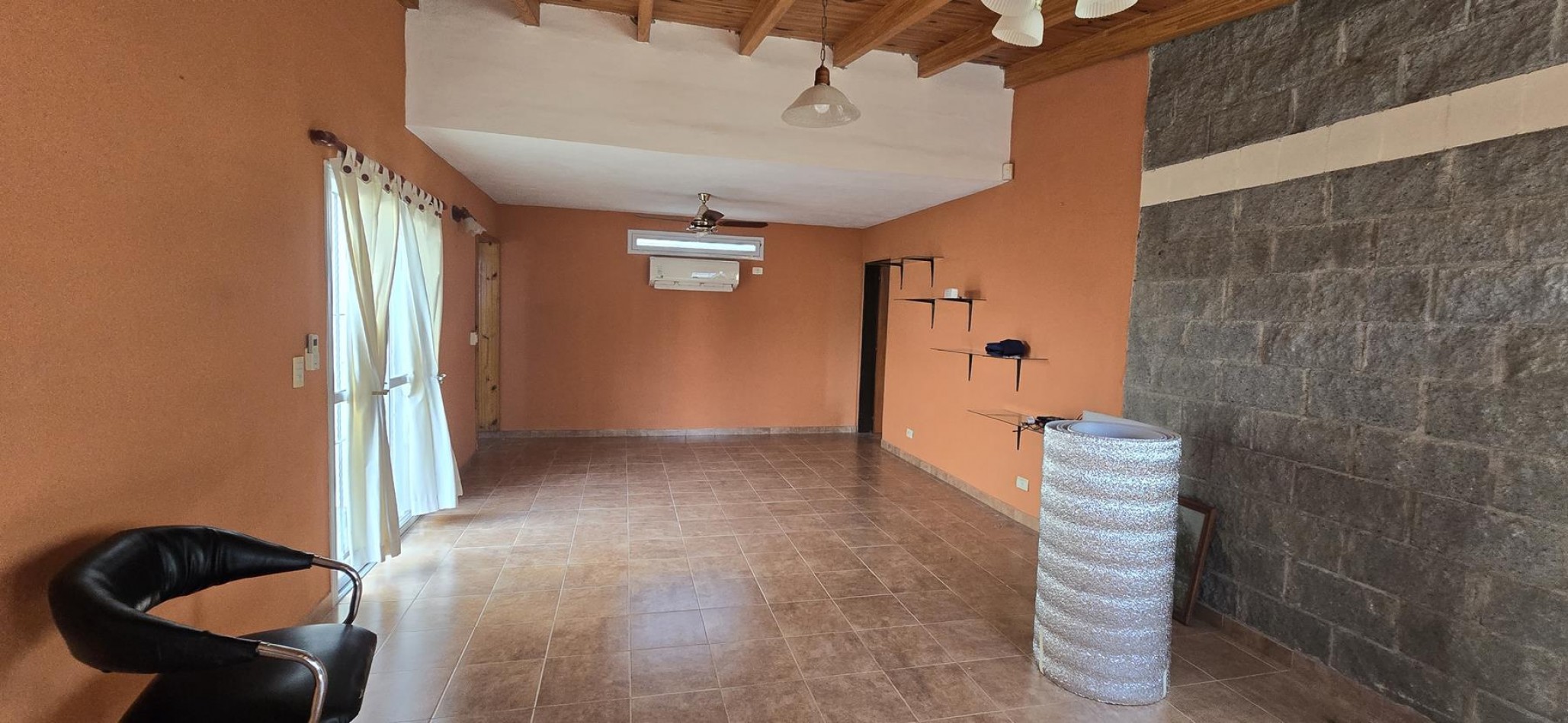 CASA CON 2 CABAÑAS TOTALMENTE EQUIPADAS EN ENTORNO NATURAL A LA VENTA. CA211