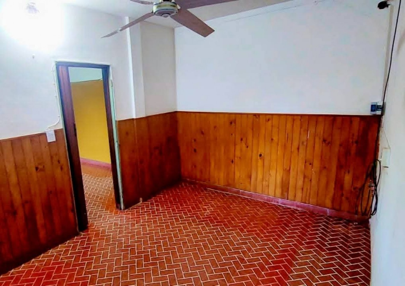 VENTA DE DEPARTAMENTO DE 2 DORMITORIOS. CENTRO DE COSQUIN. CA182