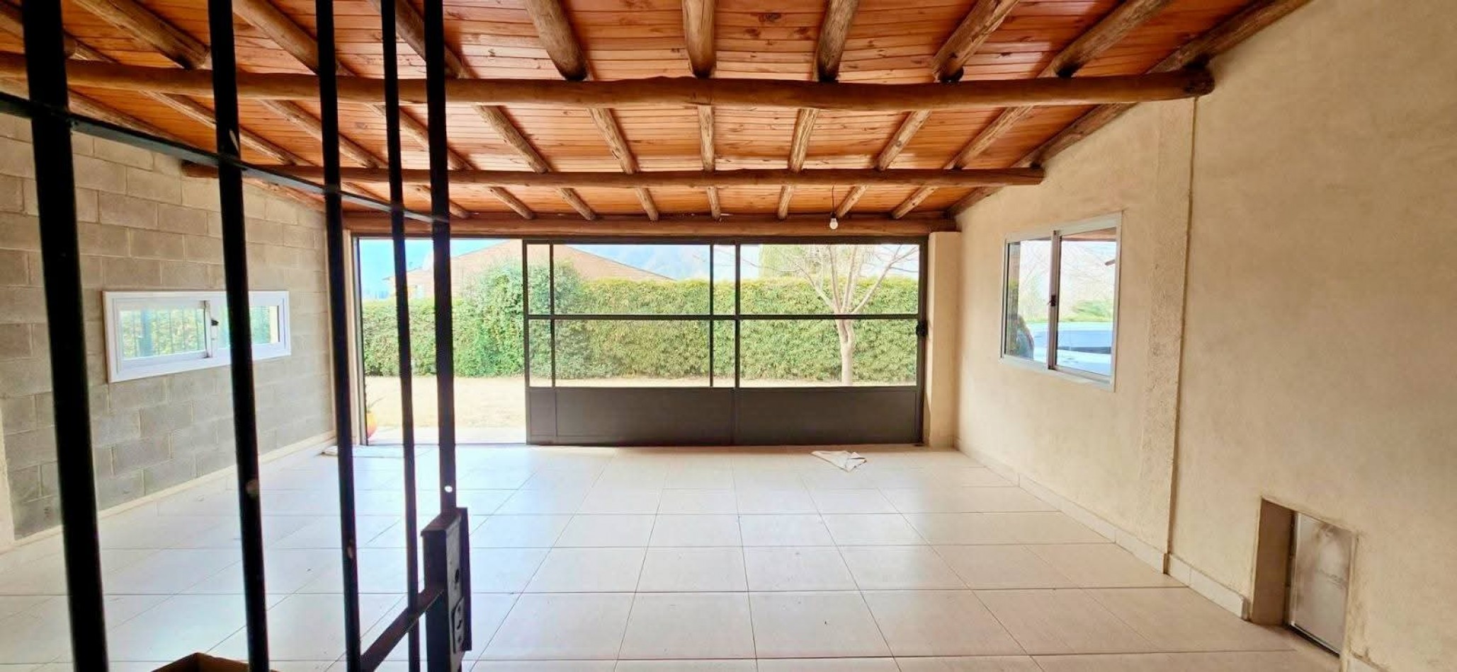 CASA CON 2 CABAÑAS TOTALMENTE EQUIPADAS EN ENTORNO NATURAL A LA VENTA. CA211