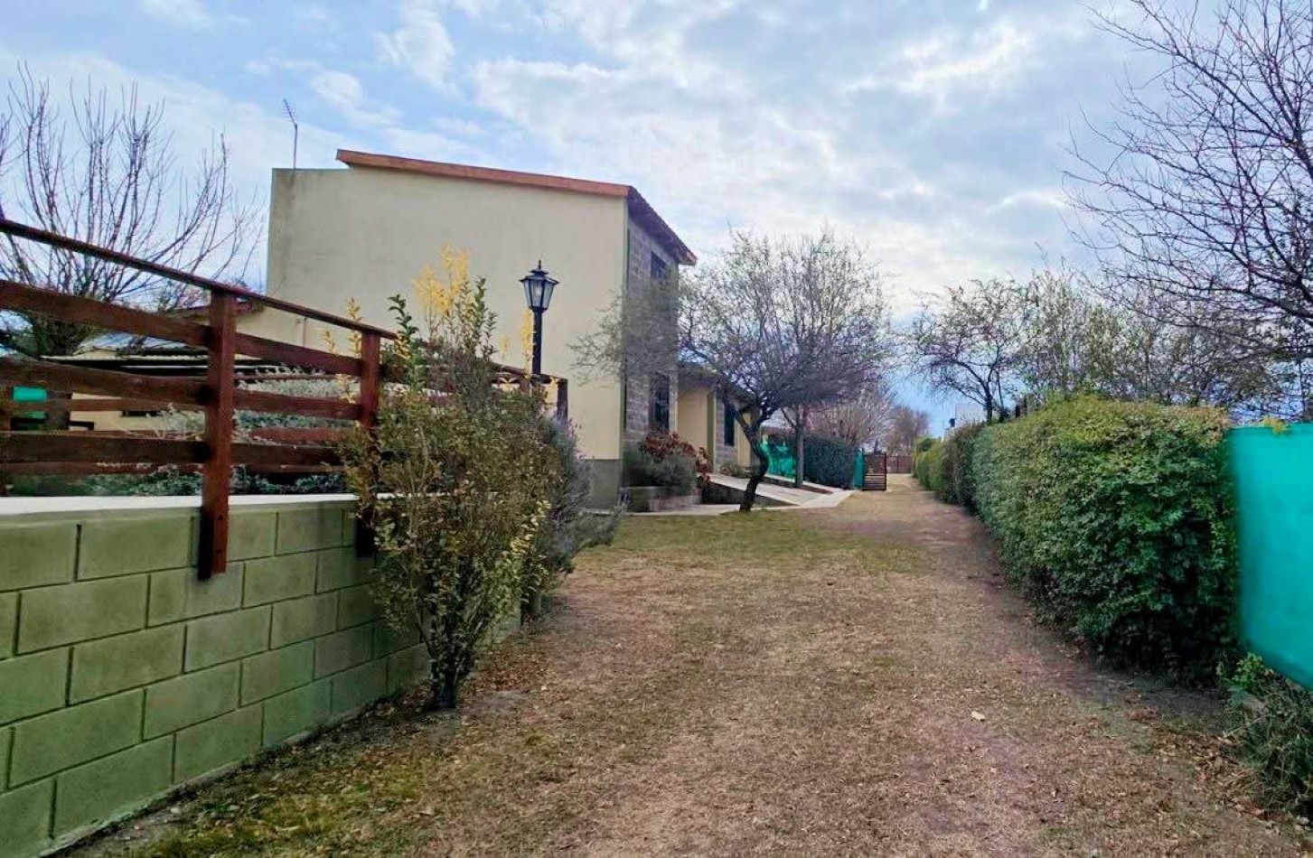 CASA CON 2 CABAÑAS TOTALMENTE EQUIPADAS EN ENTORNO NATURAL A LA VENTA. CA211
