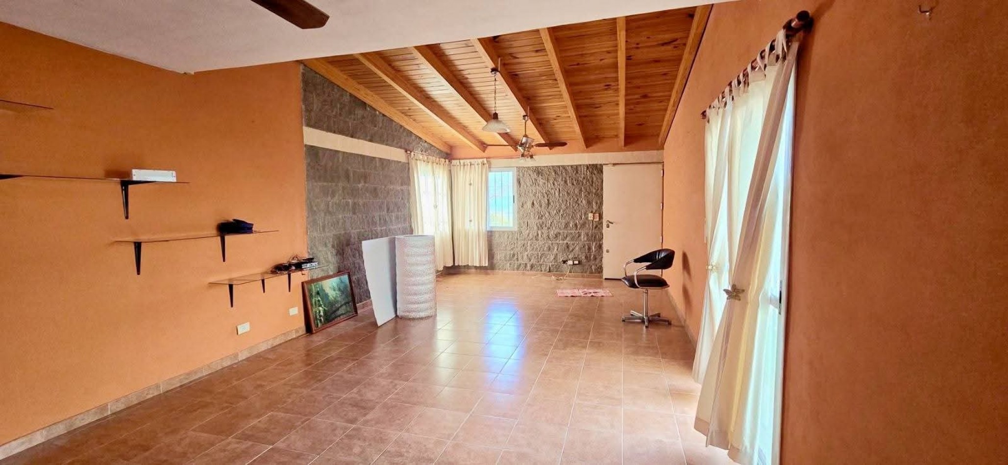 CASA CON 2 CABAÑAS TOTALMENTE EQUIPADAS EN ENTORNO NATURAL A LA VENTA. CA211