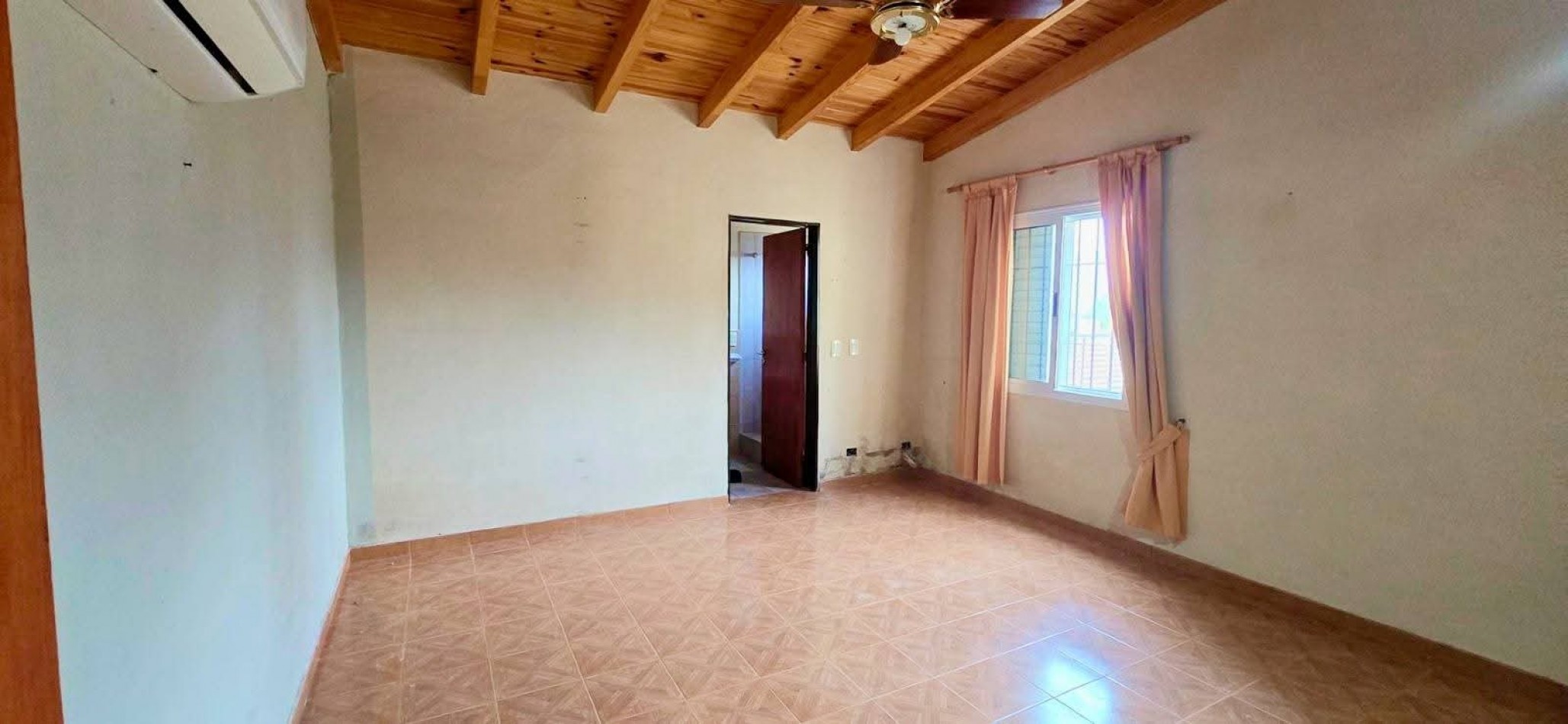 CASA CON 2 CABAÑAS TOTALMENTE EQUIPADAS EN ENTORNO NATURAL A LA VENTA. CA211