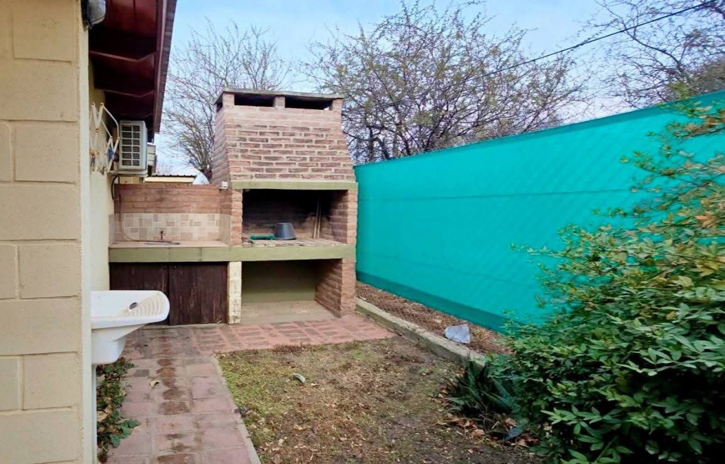 CASA CON 2 CABAÑAS TOTALMENTE EQUIPADAS EN ENTORNO NATURAL A LA VENTA. CA211