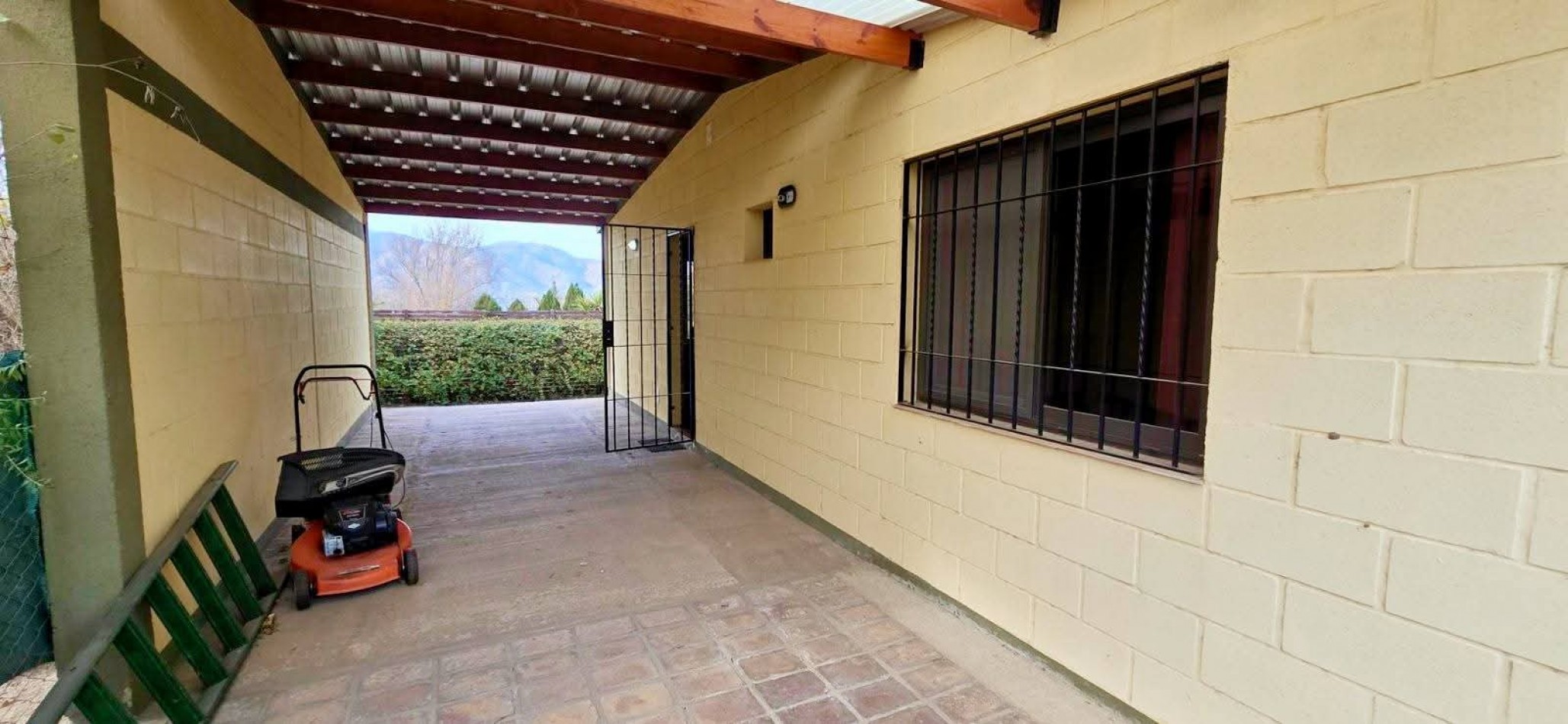 CASA CON 2 CABAÑAS TOTALMENTE EQUIPADAS EN ENTORNO NATURAL A LA VENTA. CA211