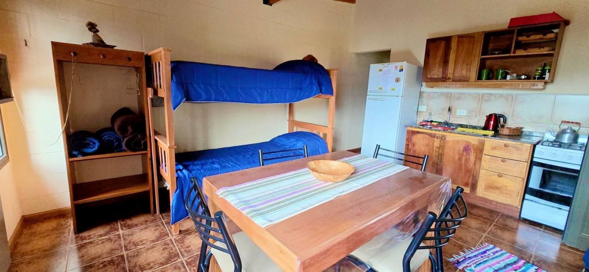 CASA CON 2 CABAÑAS TOTALMENTE EQUIPADAS EN ENTORNO NATURAL A LA VENTA. CA211