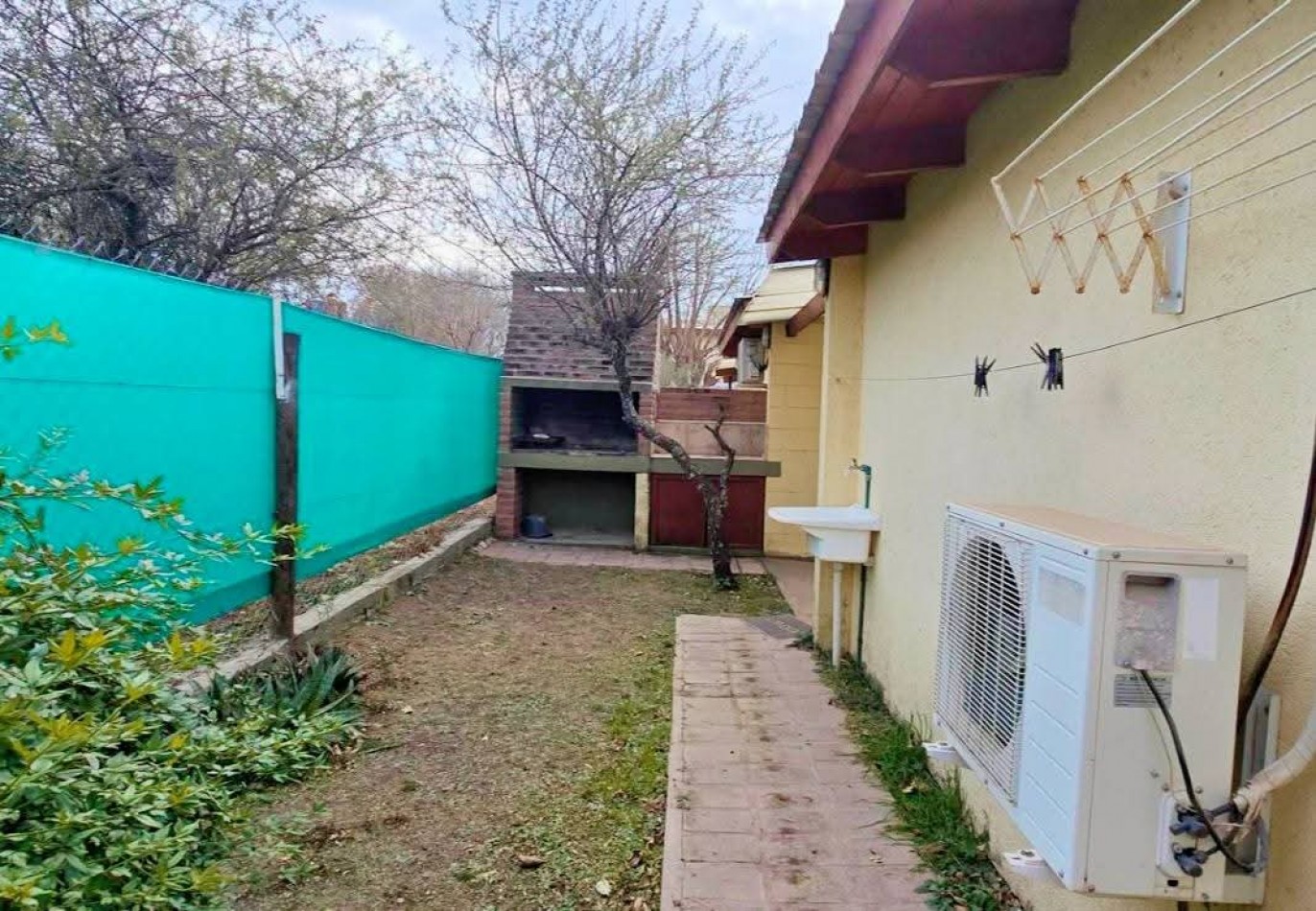 CASA CON 2 CABAÑAS TOTALMENTE EQUIPADAS EN ENTORNO NATURAL A LA VENTA. CA211