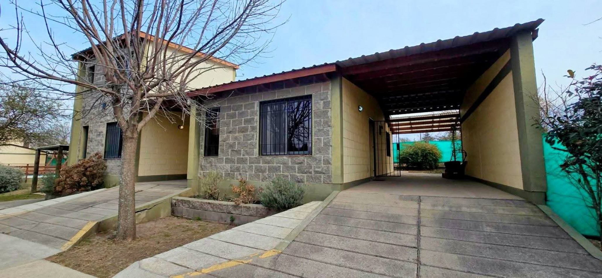 CASA CON 2 CABAÑAS TOTALMENTE EQUIPADAS EN ENTORNO NATURAL A LA VENTA. CA211
