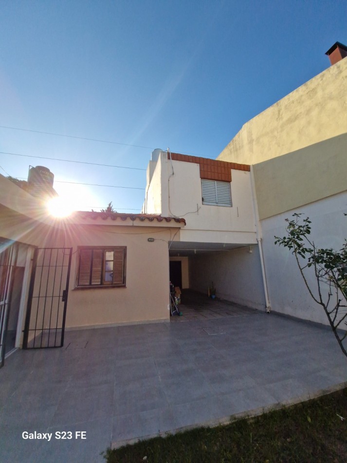 CASA MAS DEPARTAMENTO A LA VENTA EN Bo GRANADERO PRINGLES, CIUDAD DE CORDOBA. CA221