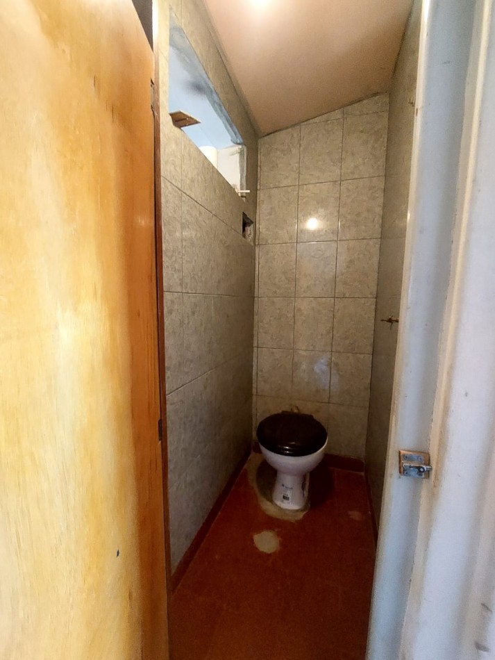 CASA MAS LOCAL A LA VENTA EN COSQUIN, SOBRE AV SAN MARTIN. CA232