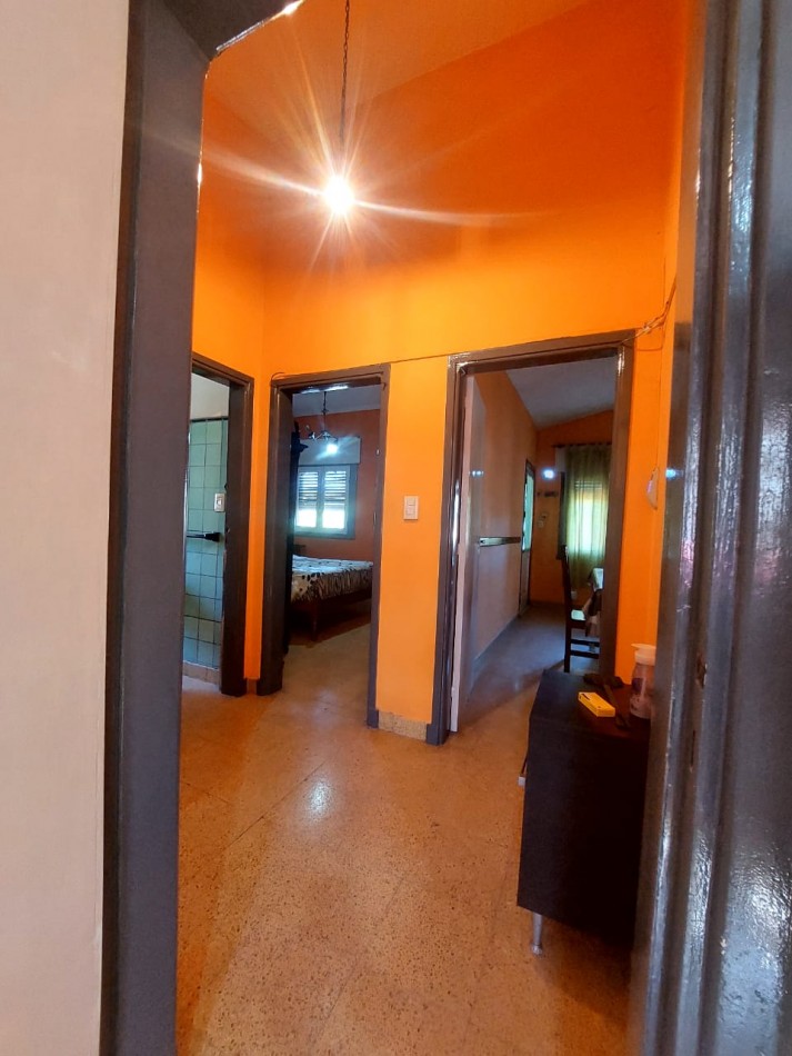 CASA MAS LOCAL A LA VENTA EN COSQUIN, SOBRE AV SAN MARTIN. CA232