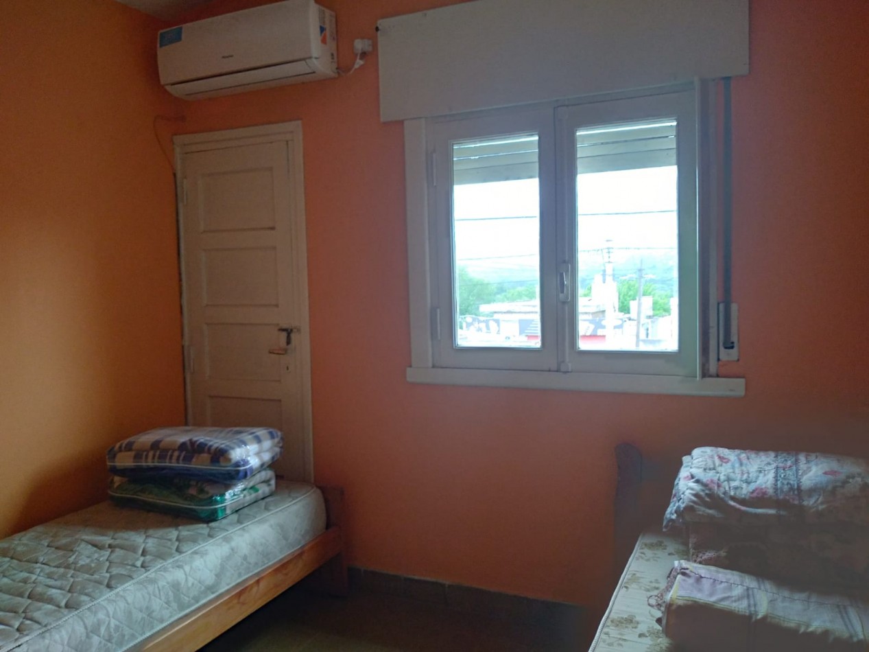 CASA MAS LOCAL A LA VENTA EN COSQUIN, SOBRE AV SAN MARTIN. CA232