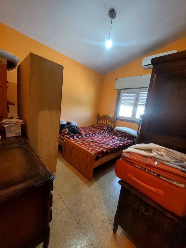 CASA MAS LOCAL A LA VENTA EN COSQUIN, SOBRE AV SAN MARTIN. CA232