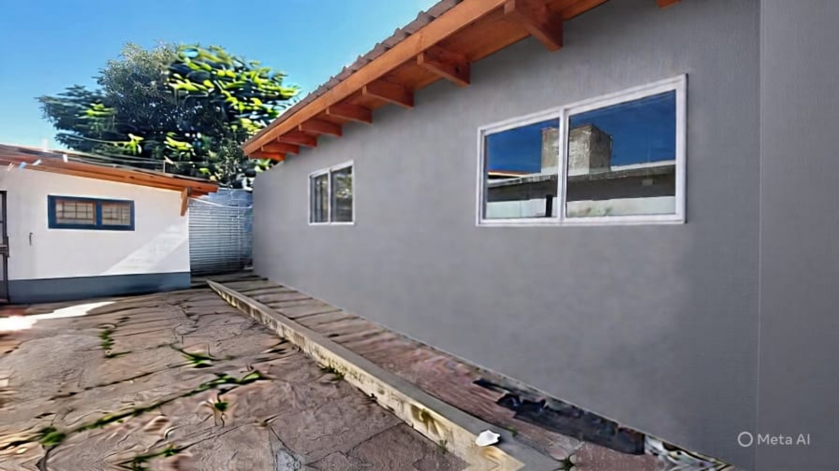 CASA MAS LOCAL A LA VENTA EN COSQUIN, SOBRE AV SAN MARTIN. CA232