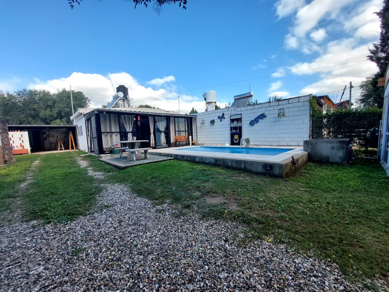 CASA EN VENTA CON SALIDA AL RIO Y PISCINA COMPLETA EN SANTA MARIA DE PUNILLA, ENTORNO SERRANO. CA246