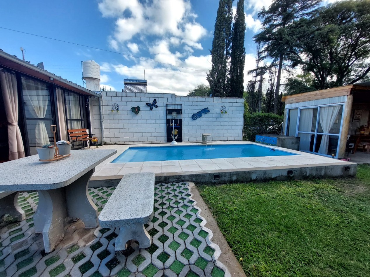 CASA EN VENTA CON SALIDA AL RIO Y PISCINA COMPLETA EN SANTA MARIA DE PUNILLA, ENTORNO SERRANO. CA246