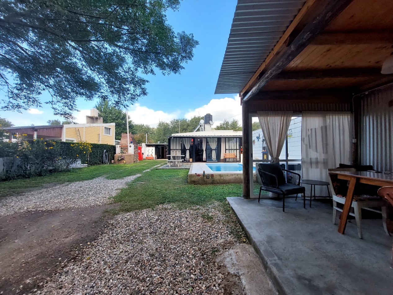 CASA EN VENTA CON SALIDA AL RIO Y PISCINA COMPLETA EN SANTA MARIA DE PUNILLA, ENTORNO SERRANO. CA246