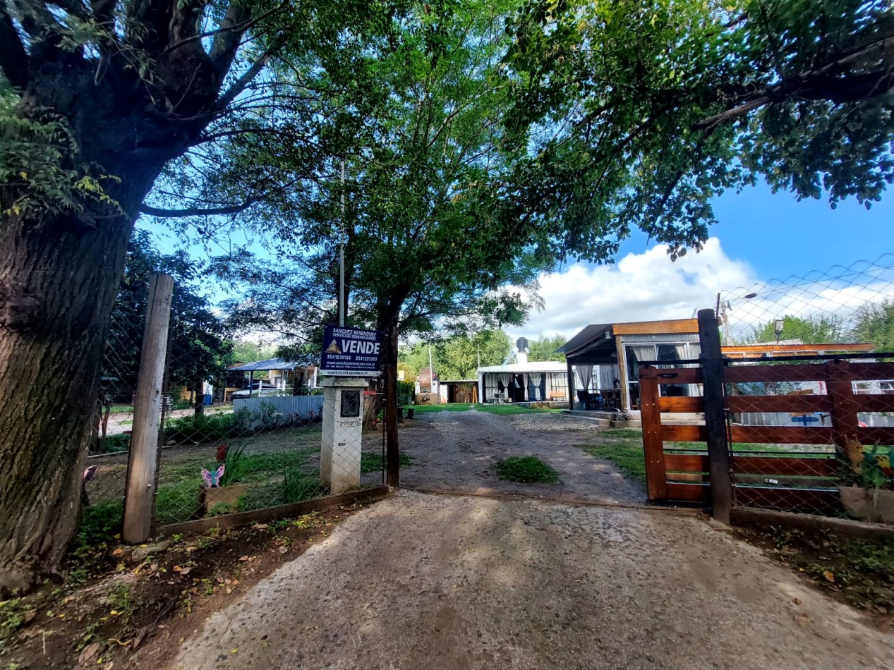 CASA EN VENTA CON SALIDA AL RIO Y PISCINA COMPLETA EN SANTA MARIA DE PUNILLA, ENTORNO SERRANO. CA246