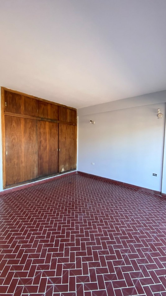 DEPARTAMENTO DE 3 DORMITORIOS EN VENTA EN EL CENTRO DE COSQUIN. CA184