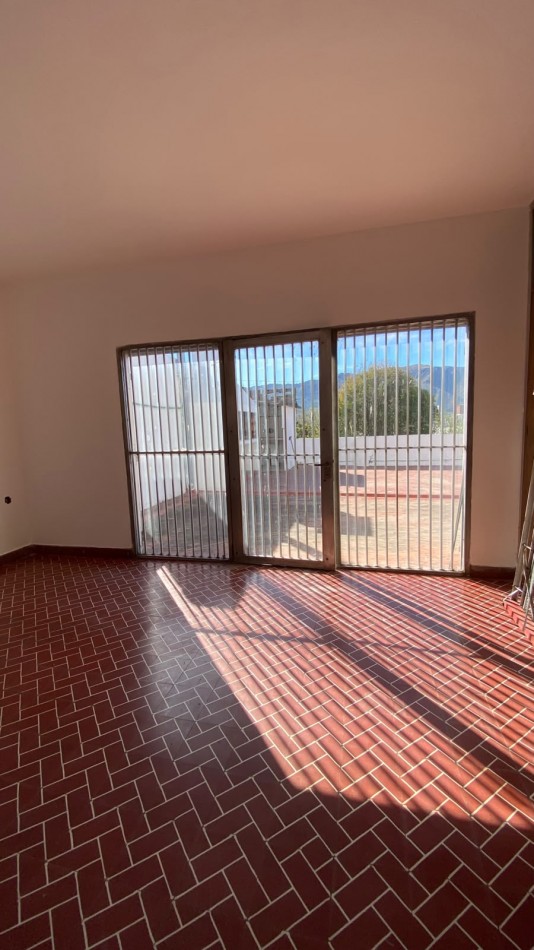 DEPARTAMENTO DE 3 DORMITORIOS EN VENTA EN EL CENTRO DE COSQUIN. CA184