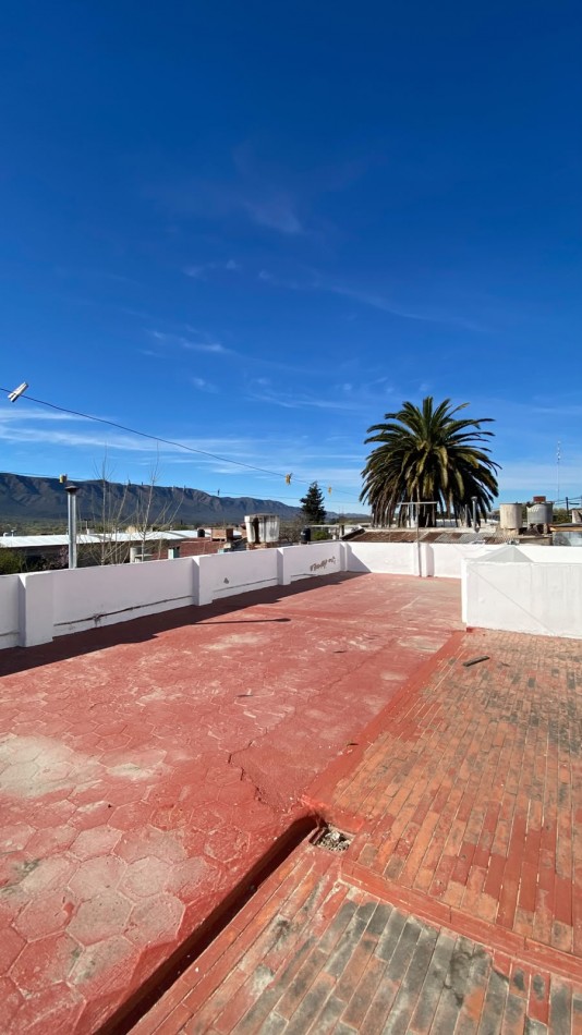 DEPARTAMENTO DE 3 DORMITORIOS EN VENTA EN EL CENTRO DE COSQUIN. CA184
