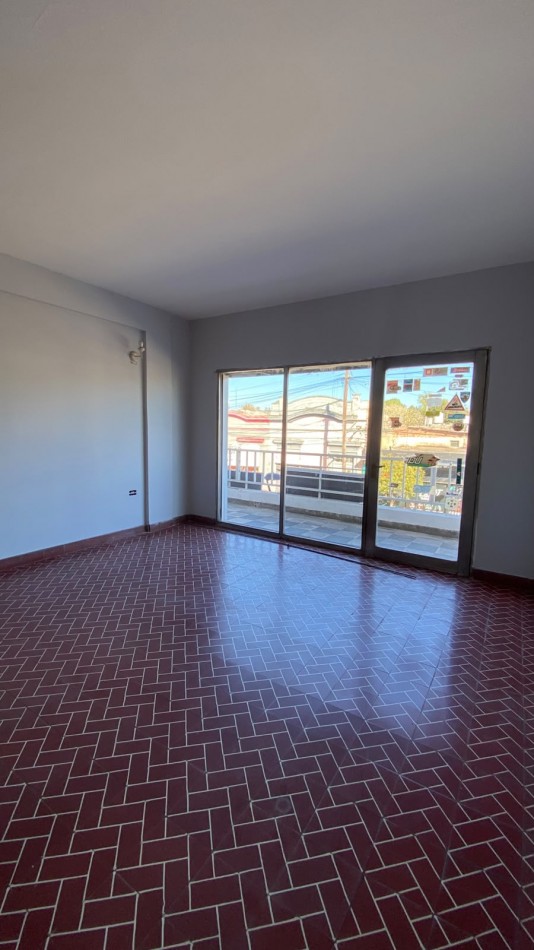 DEPARTAMENTO DE 3 DORMITORIOS EN VENTA EN EL CENTRO DE COSQUIN. CA184