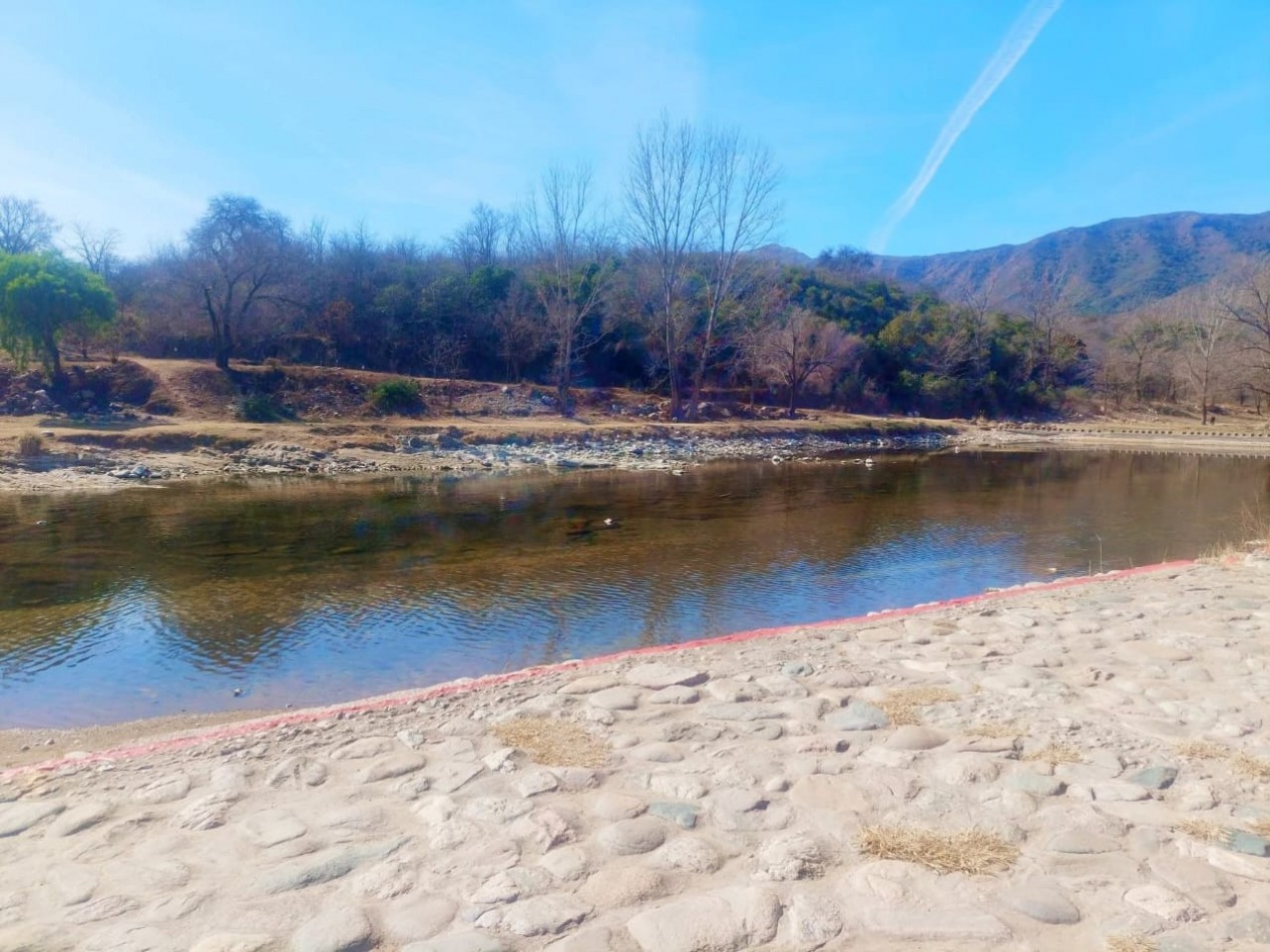 TERRENO EN VENTA EN BIALET MASSE CON VISTA A LAS SIERRAS AL LADO DEL RIO COSQUIN. TE133