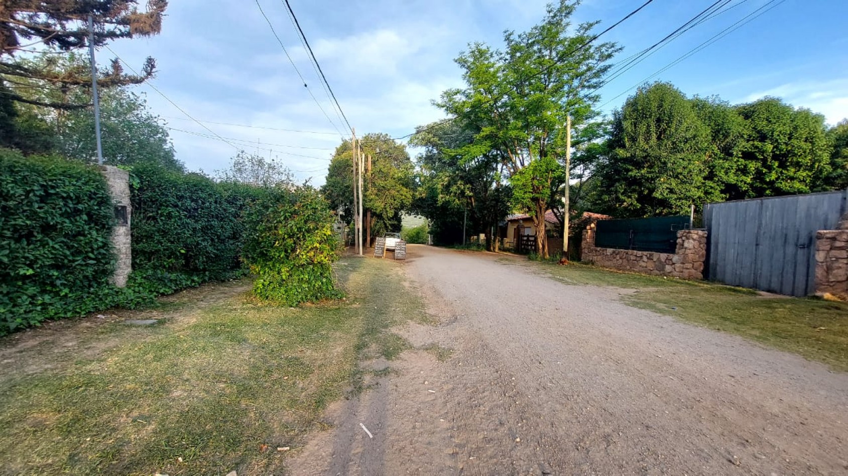 CASA A REMODELAR MAS 2 TERRENOS EN VENTA EN SANTA MARIA DE PUNILLA.