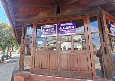 LOCAL COMERCIAL EN ALQUILER CON EXCELENTE UBICACION ESQUINA EN LA CIUDAD DE COSQUIN! CA260